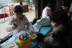 公司組織員工開展“獻血獻愛心”活動