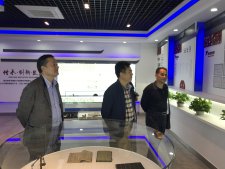 區(qū)總工會主席喻光耀到景岳堂藥業(yè)參觀考察